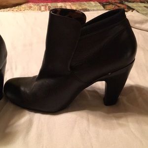 Kenneth Cole Reaction Booties